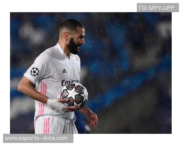 《盘点实况足球中仍活跃的球星：他们如何延续职业生涯的传奇》