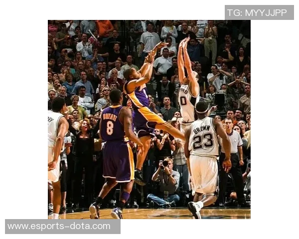 球星绝杀瞬间盘点：那些震撼球迷的经典进球与历史性时刻