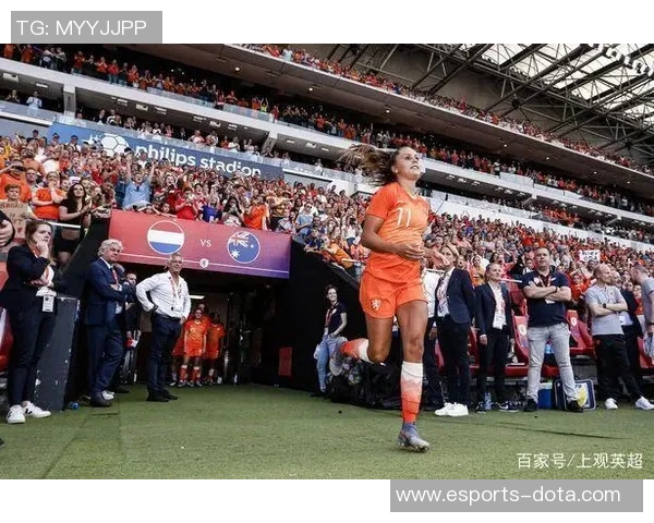 荷兰女足球员马滕斯：从青涩新人到世界顶级前锋的成长历程