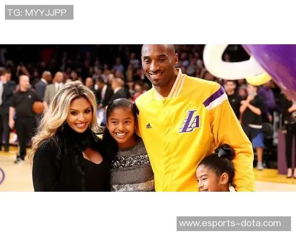 揭秘足坛巨星更衣室趣闻亲历者讲述球星脚臭背后的真实故事