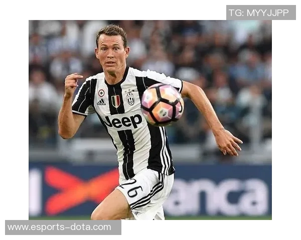 现役足坛男神级球星颜值与实力并存的魅力全解析